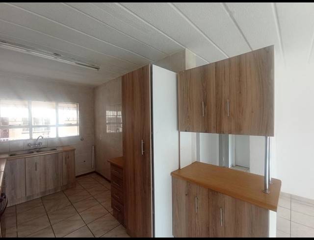 2 BEDROOM APARTMENT FOR SALE IN FLORIDA LAKE